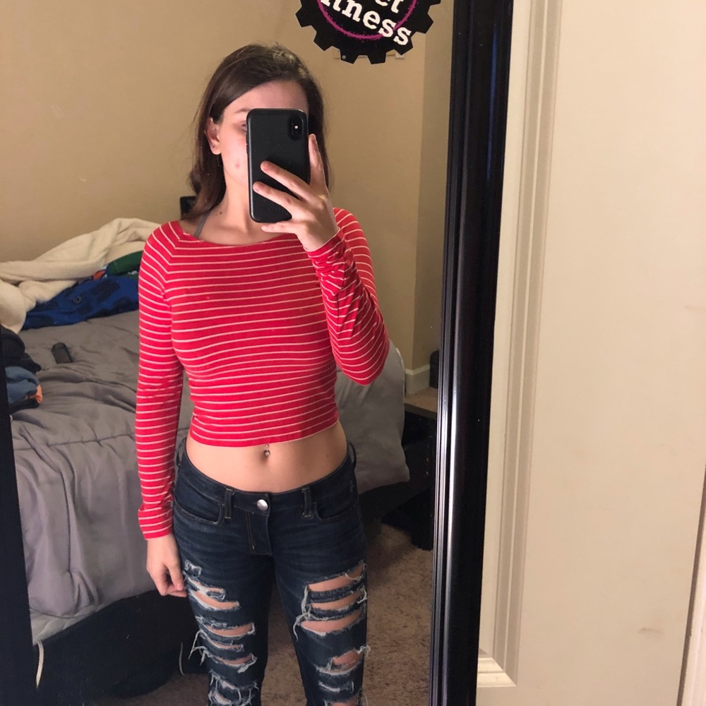 women’s white & red long sleeve crop top